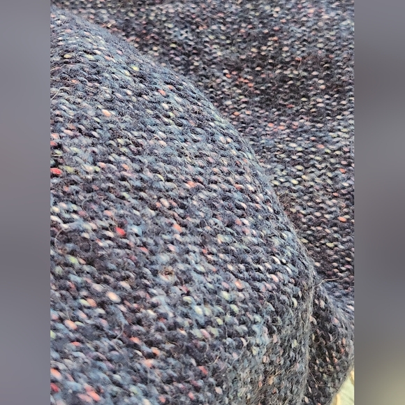 John & Jenn Comfy Sweater Size M - Picture 6 of 6